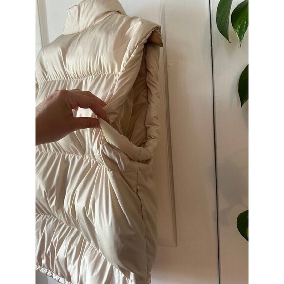 Pretty Little Thing petite women’s size small tan puffer vest - Picture 8 of 8